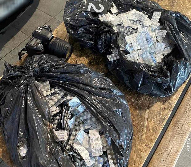 Több ezer tablettát foglaltak le a határőrök