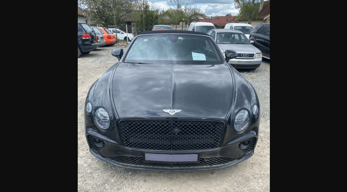 Rekordösszegért árvereztek el Szabadkán egy luxusautót