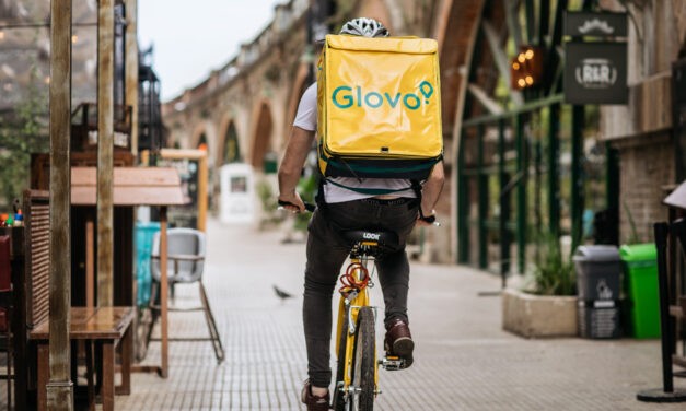 Glovo futárnak álcázta magát, két kiló marihuánával kapták el