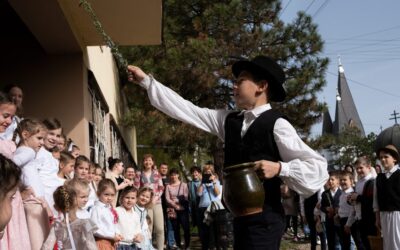 Locsolkodás Zentán és húsvéti koncert a Jézus Szíve templomban