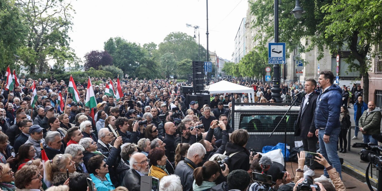 Magyar Péter: Orbán Viktor vagy bocsánatot kér, vagy lemond!