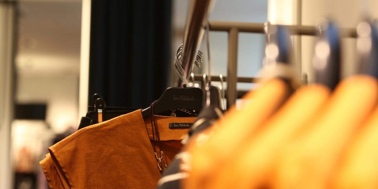 <span class="entry-title-primary">Leesett az állunk ettől a szabadkai kirakattól</span> <span class="entry-subtitle">Ki vesz ennyi pénzért sportcipőt Szabadkán?</span>