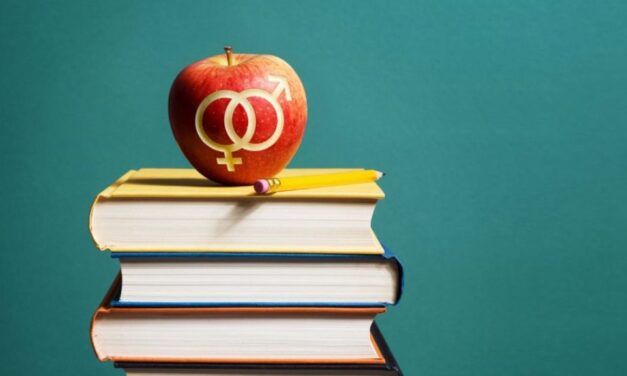 <span class="entry-title-primary">Szexuális nevelés az iskolákban</span> <span class="entry-subtitle">Miért fogdossák a fiúk a lányokat? – felvilágosítás a „régi szép” időkben</span>