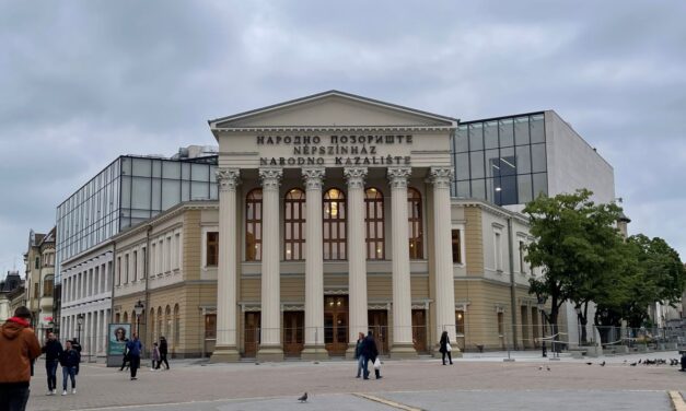 „A befejezetlen Népszínház a felelőtlen haladó hatalom koronaékszere”