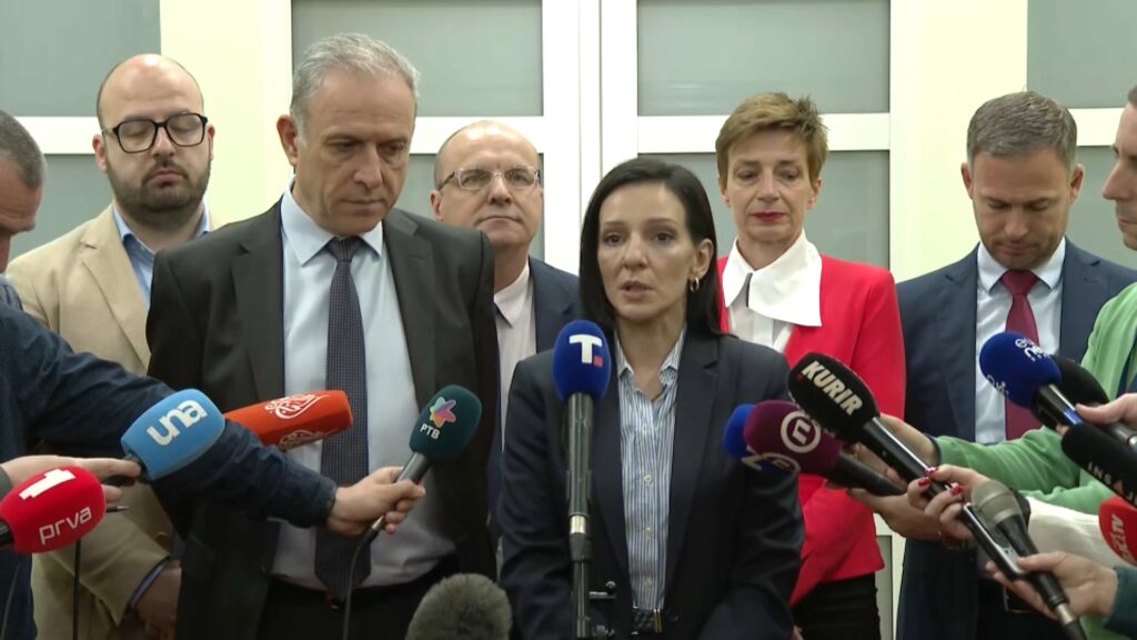 Négy órán át tárgyaltak, megint semmiben sem állapodtak meg az ellenzék és a hatalom képviselői