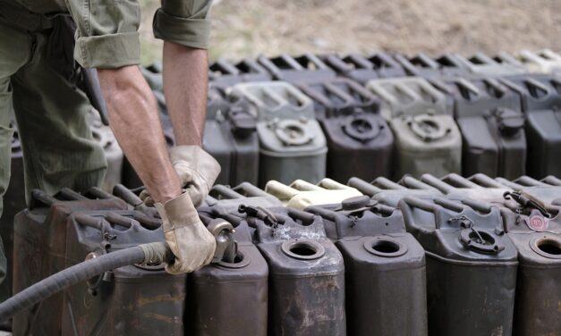 Üzemanyaglopáson érték tetten az Újvidék-Szabadka gyorsvasút építésén dolgozó őröket