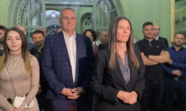 Az ellenzéki koalíció átadta a listáját Szabadkán