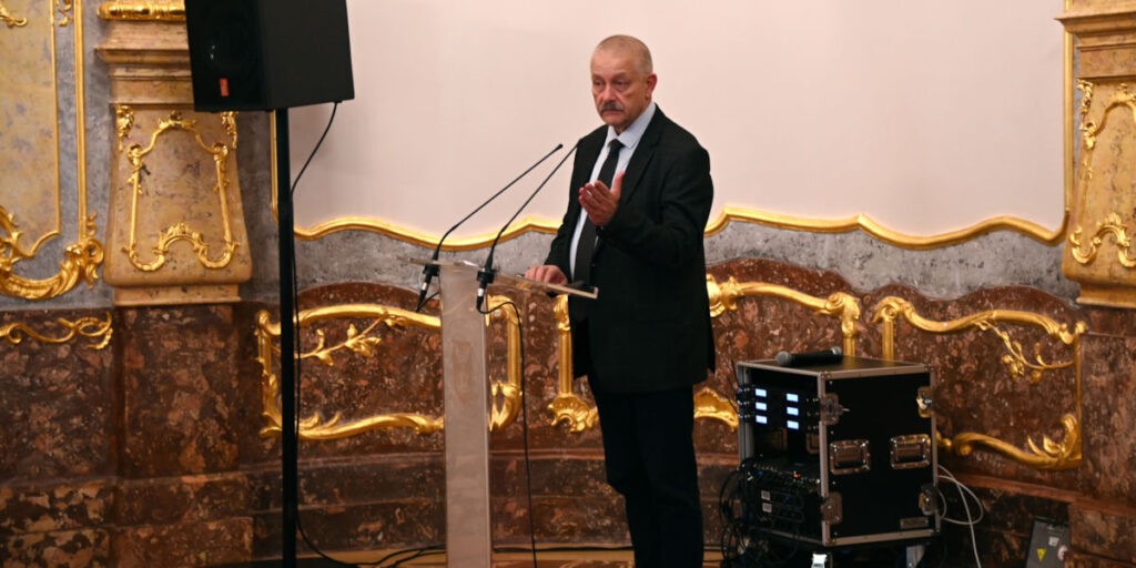 Józsa László Várady Tibor politikai megegyezésre törő munkásságát méltatta (Fotó: Szappanos Veronika/SZMSZ)