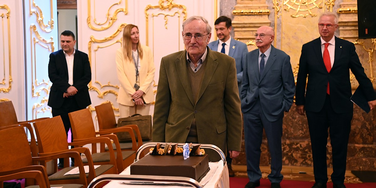 <span class="entry-title-primary">Nemzetközi jogtól a szépirodalomig</span> <span class="entry-subtitle">Várady Tibor 85. születésnapján köszöntötték Vajdaság kiemelkedő nemzetközi jogászát Budapesten</span>