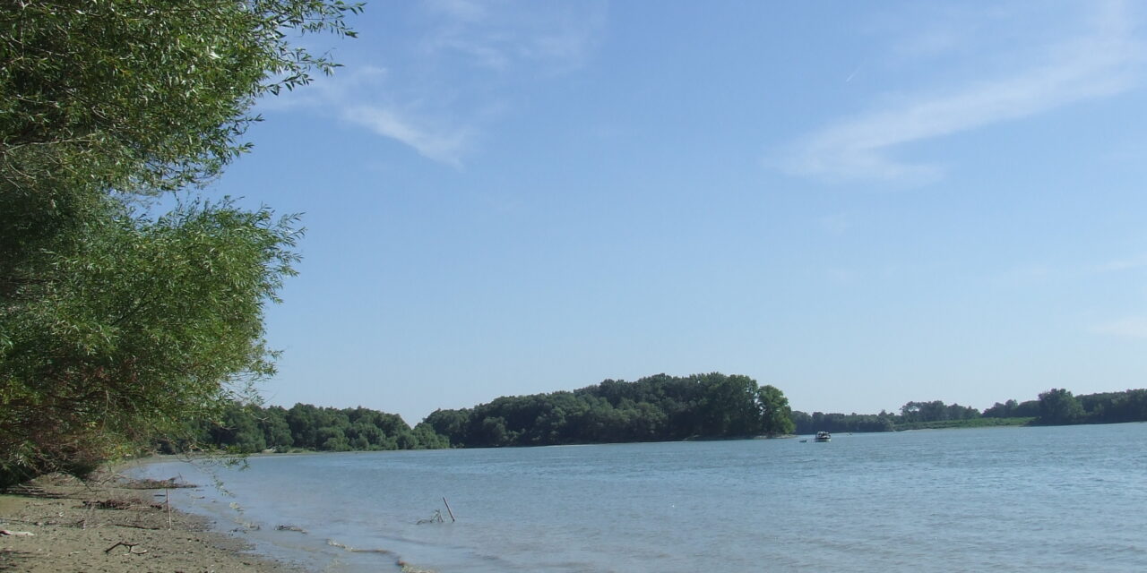 Két hajó ütközött a Duna magyarországi szakaszán, ketten meghaltak, öt embert még keresnek