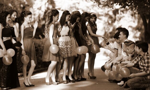 A rendőrség üzeni minden ballagónak: Ünnepeltként menj a bankettre, ne sofőrként!