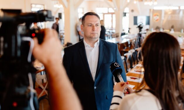 Kinek és miért hazudik a Magyar Nemzeti Tanács elnöke, a VMSZ korábbi alelnöke?