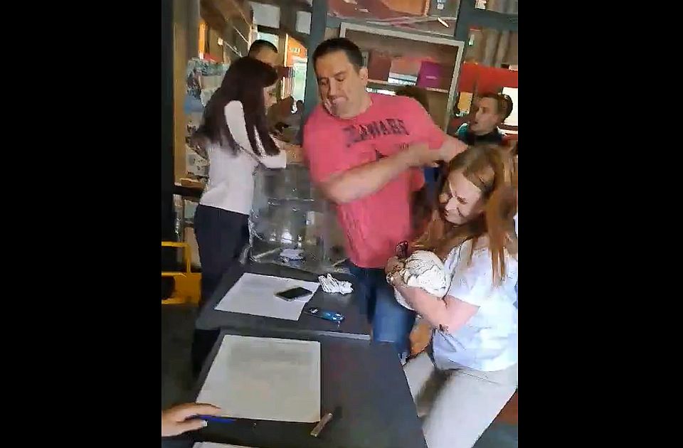 A bölcsészkar dolgozói a választáson erőszakoskodó egyetemisták megbüntetését követelik