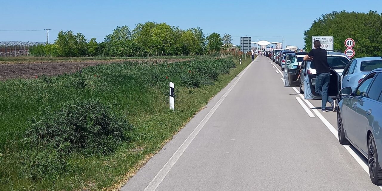 Majdnem két órát kell várni Királyhalomnál