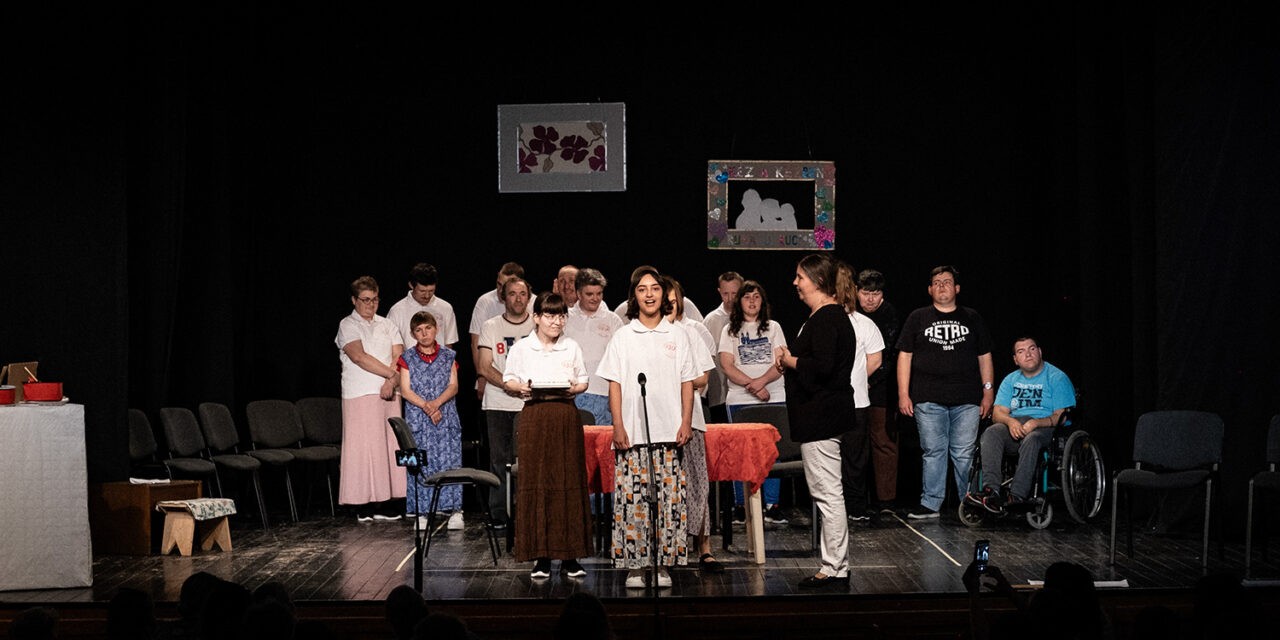 Köszönet az édesanyáknak, a nevelőanyáknak és a nagymamáknak