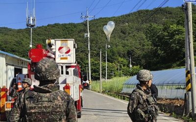Léggömbökkel küldött át Észak-Korea szemetet és trágyát a határon