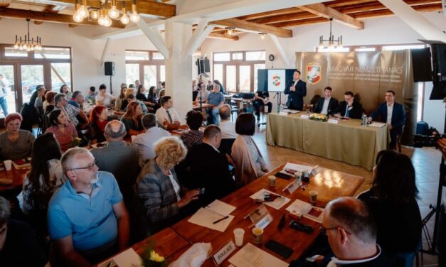 <span class="entry-title-primary">Pártalapú „eligazítás”</span> <span class="entry-subtitle">A vajdasági magyar tájékoztatás nyílt lezüllesztése</span>