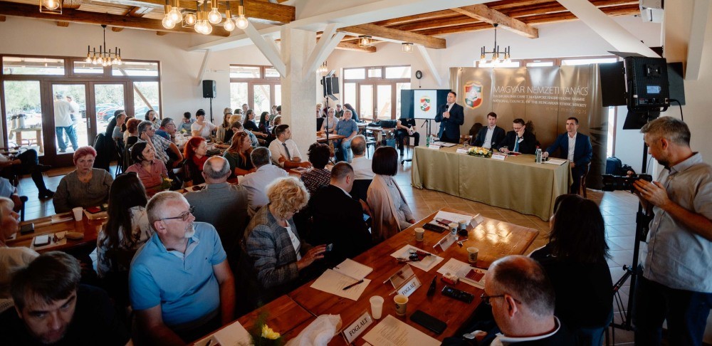 <span class="entry-title-primary">Pártalapú „eligazítás”</span> <span class="entry-subtitle">A vajdasági magyar tájékoztatás nyílt lezüllesztése</span>