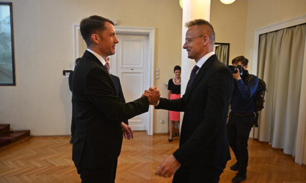 Pásztor és Szijjártó: Régi barátok vagyunk, rögtön a közepébe vágtunk
