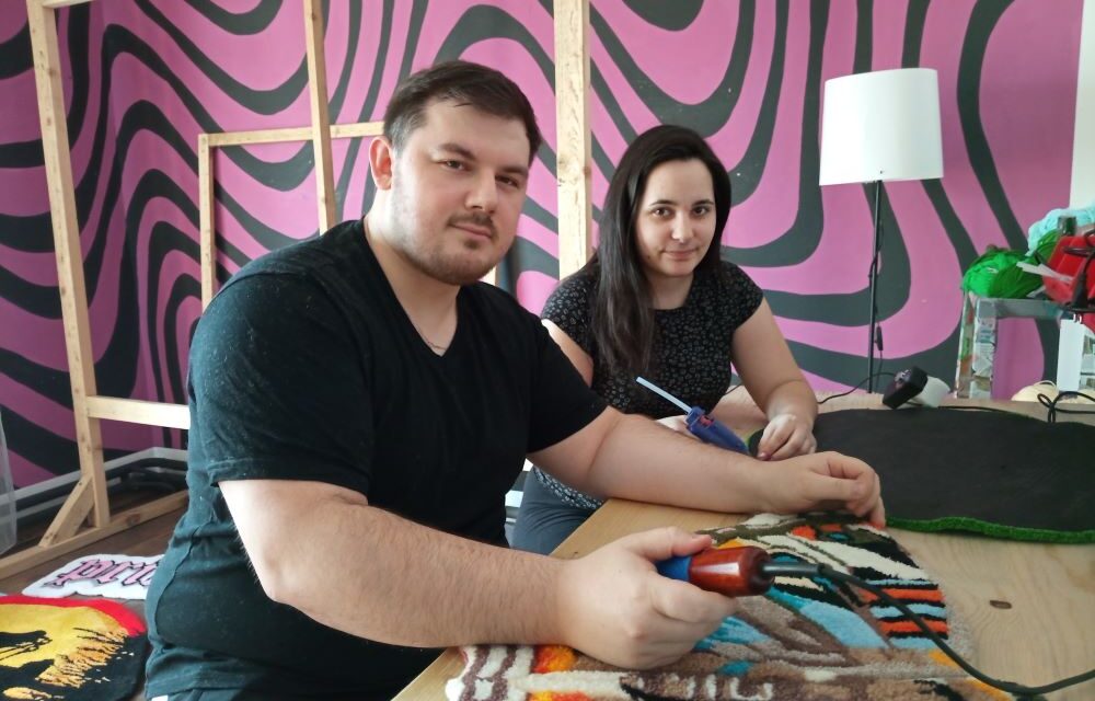 <span class="entry-title-primary">Pisztollyal lőtt szőnyegek</span> <span class="entry-subtitle">Az adai Carpetistic kisvállalkozásban tufting technikával készülnek megrendelésre az egyedi szőnyegek</span>