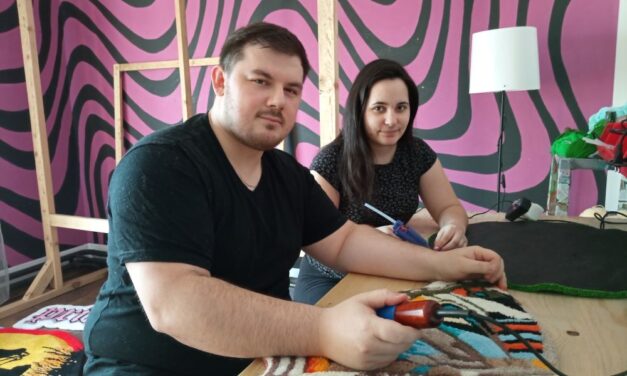 <span class="entry-title-primary">Pisztollyal lőtt szőnyegek</span> <span class="entry-subtitle">Az adai Carpetistic kisvállalkozásban tufting technikával készülnek megrendelésre az egyedi szőnyegek</span>