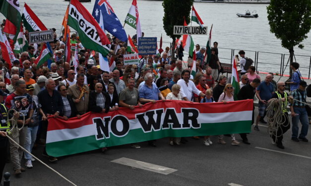 Háborúról beszélt a Békemeneten Orbán Viktor