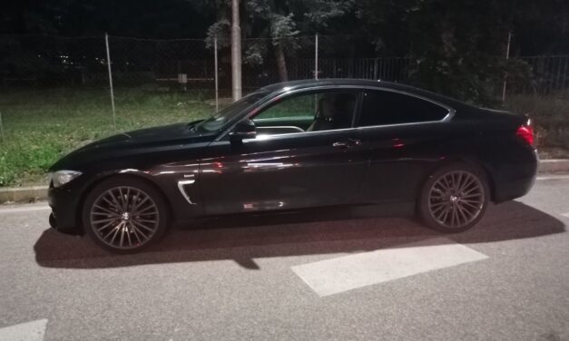 Luxusautót foglaltak le a határon