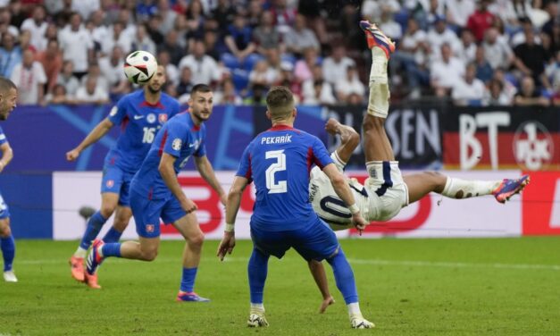 Anglia a sírból hozta vissza a mérkőzést