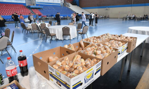 Gyanús szervezkedés a sportközpontban, választási listákkal ülnek és telefonálnak a haladók aktivistái