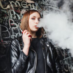 Az elektromos cigaretták értékesítését is tiltja kiskorúaknak ezentúl a törvény