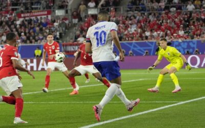 Egy öngóllal nyertek a franciák