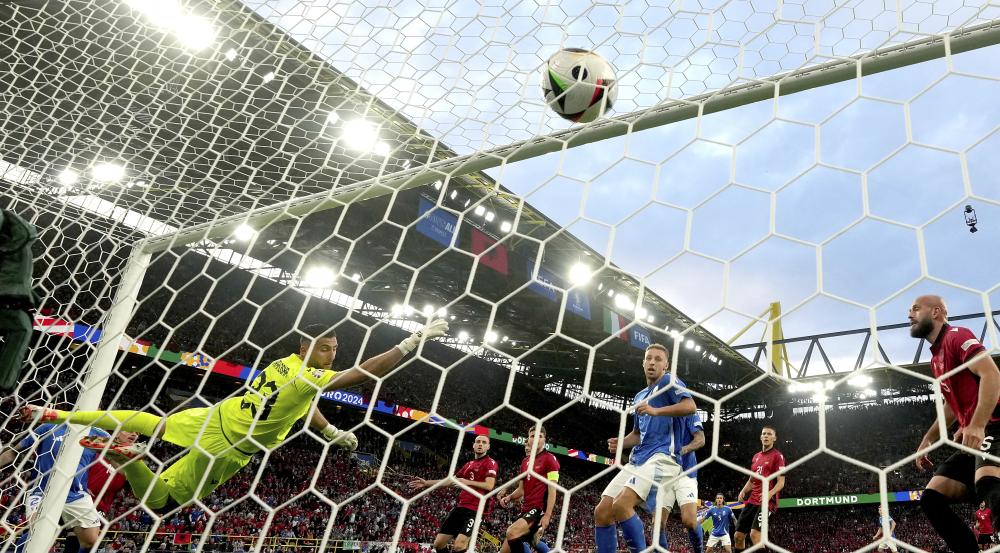 Hátrányból fordított a címvédő