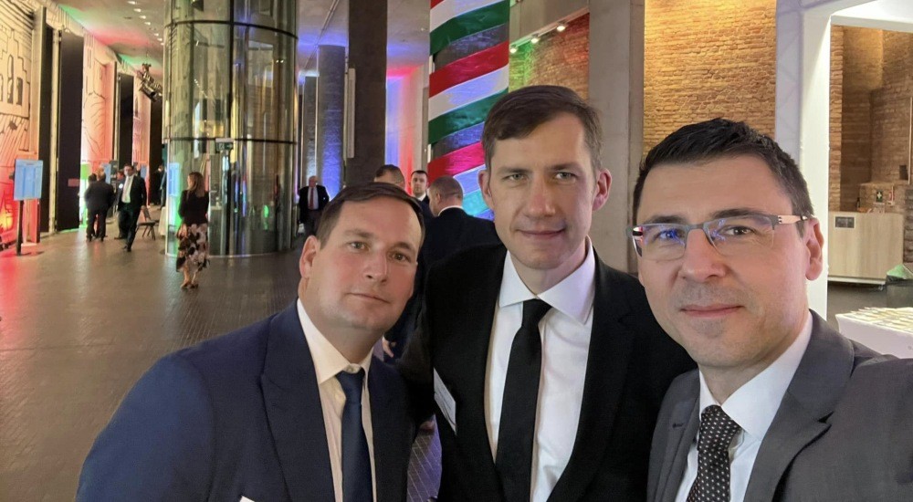 Fizetett hirdetésben népszerűsíti a pártpropagandát az MNT elnöke