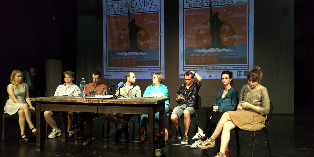 Bolond világ jön a Kosztolányi Színházba