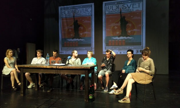 Bolond világ jön a Kosztolányi Színházba