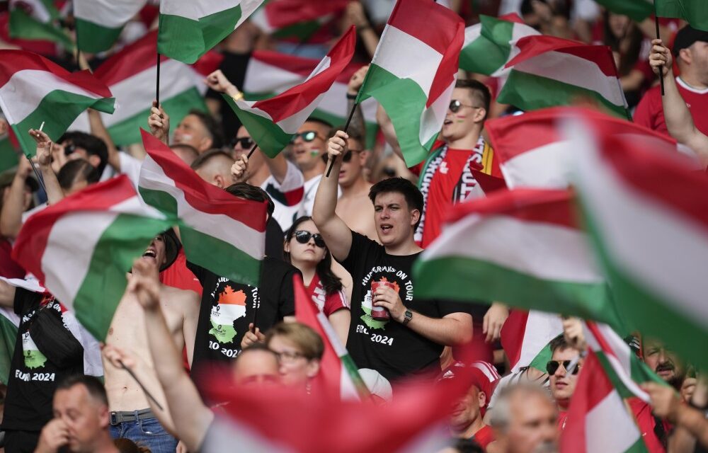 A győzelem tarthatja életben a magyarok nyolcaddöntős álmait