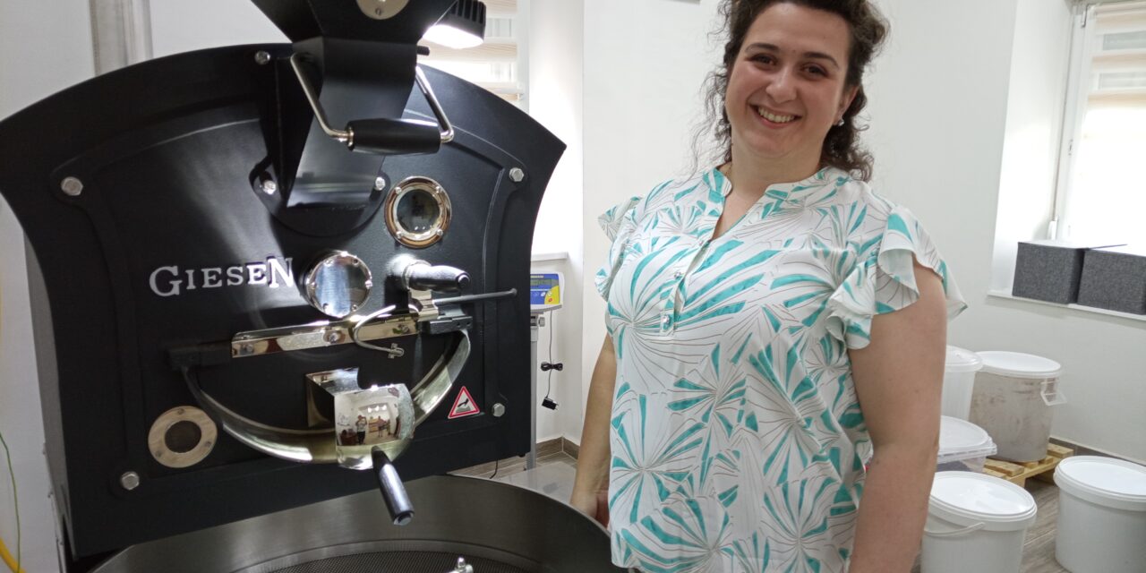 <span class="entry-title-primary">Malaja, a kávéparadicsom</span> <span class="entry-subtitle">A péterrévei Győri Daniella szülőfalujában nyitott minőségi kávépörkölőt</span>