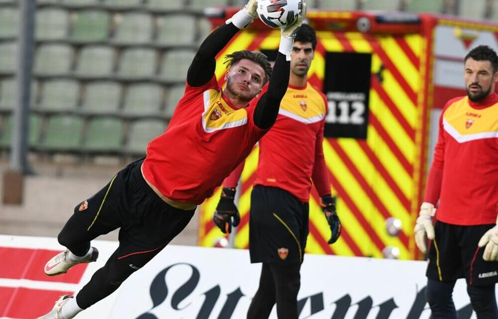 Elhunyt a montenegrói labdarúgó-válogatott kapusa