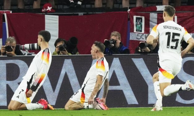 Negyeddöntőben a házigazda