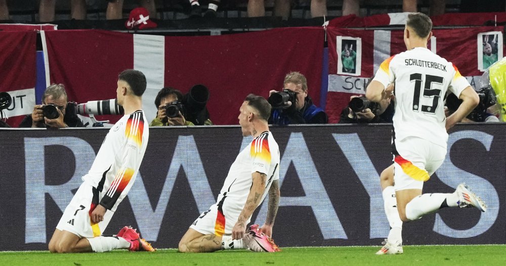 Negyeddöntőben a házigazda