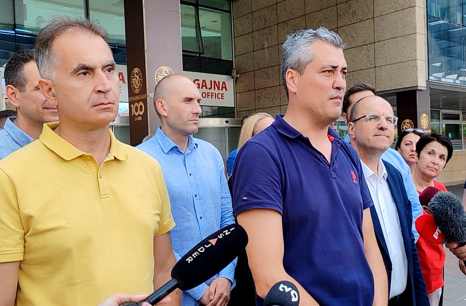 Az egyesült újvidéki ellenzék 21 órára a Vásárhoz hívja a polgárokat