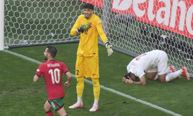 Csoportelsőként jutottak tovább a portugálok