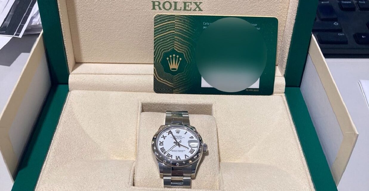 <span class="entry-title-primary">Rolex karórát akart az országba csempészni egy kamaszlány (Fotók)</span> <span class="entry-subtitle">A vámosok százezer euró értékű csempészárut foglaltak le a hétvégén</span>