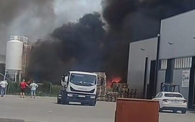 Robbanás és hatalmas tűz Šidben Egy festékgyárban csaptak fel a lángok