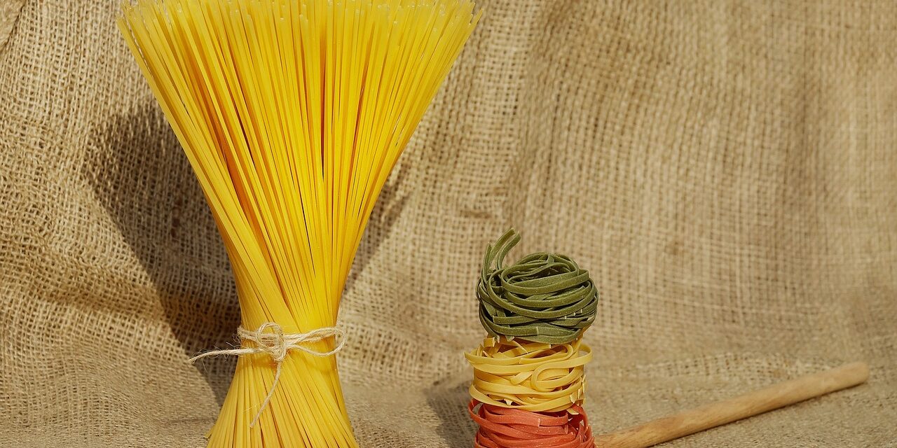 Futballhuliganizmus: spagettit törtek ketté az albánok az olasz szurkolók szeme láttára