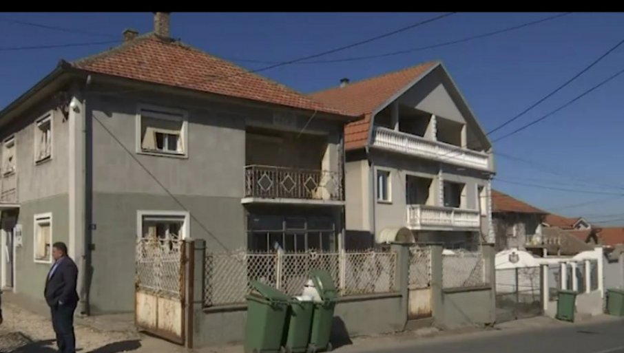 Van, ahol kávéval, üdítővel várják a szavazókat
