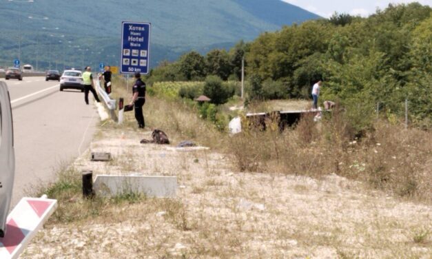 Migránsokkal teli jármű borult fel az autópályán