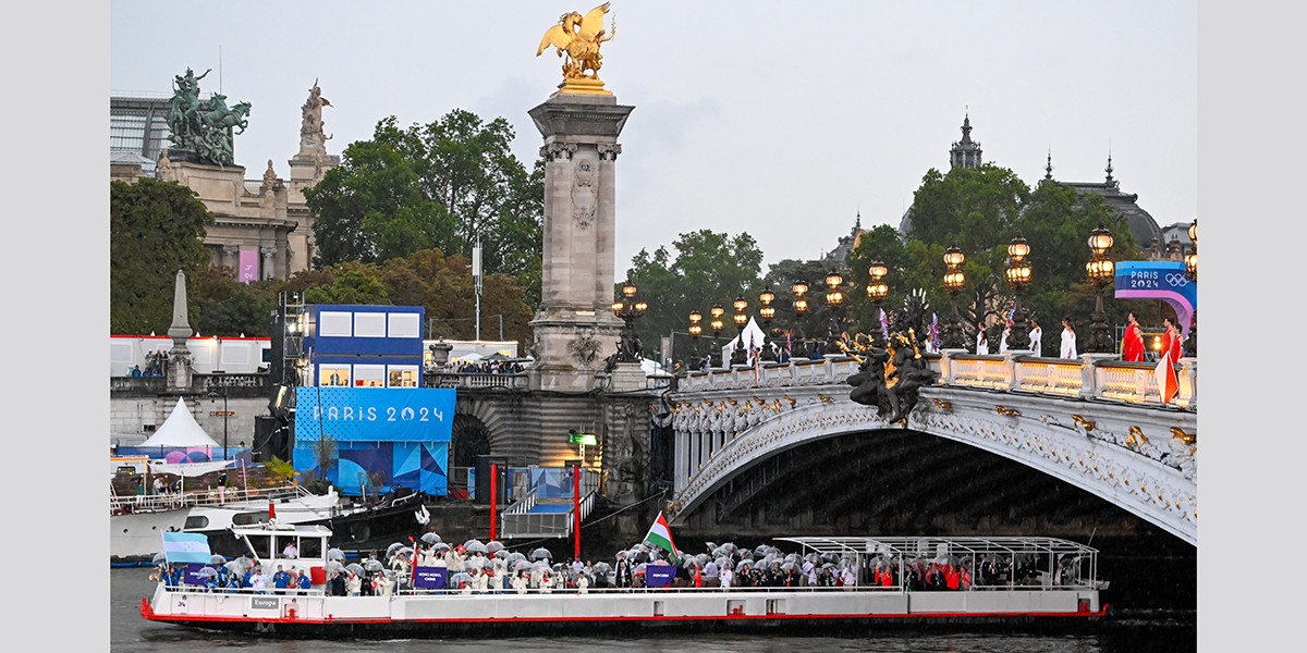 <span class="entry-title-primary">Hosszabban, magasabban – esősebben</span> <span class="entry-subtitle">A Citius, altius, fortius párizsi változata a nyitányon – Rendkívüli olimpiai lapszemlénk a rendkívüli megnyitóról</span>