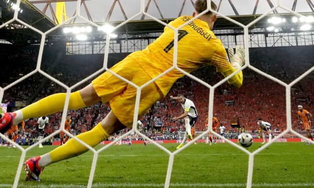 Anglia fordított, és bejutott az Eb-döntőbe