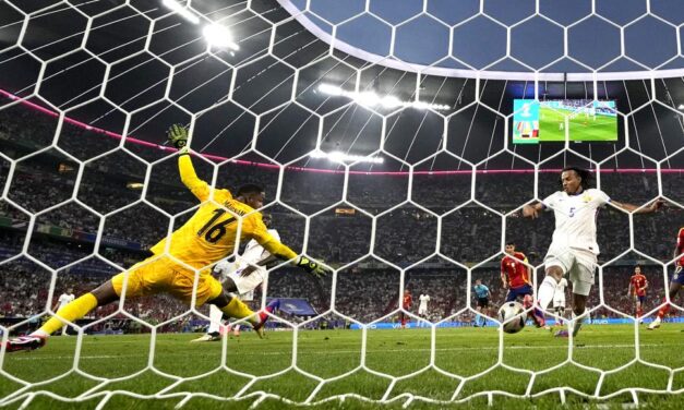 Döntőben a spanyolok, miután fordítottak a franciák ellen